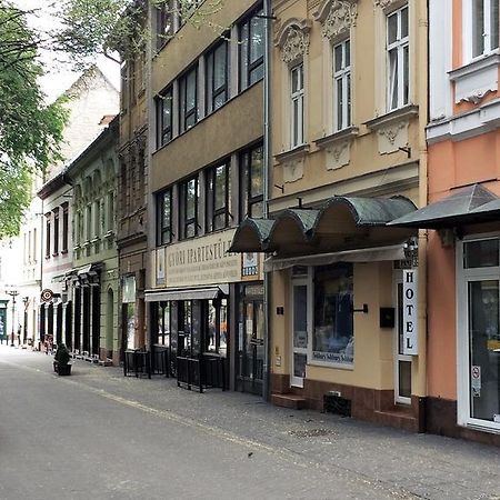 Appartement Kucko Panzio Győr Extérieur photo
