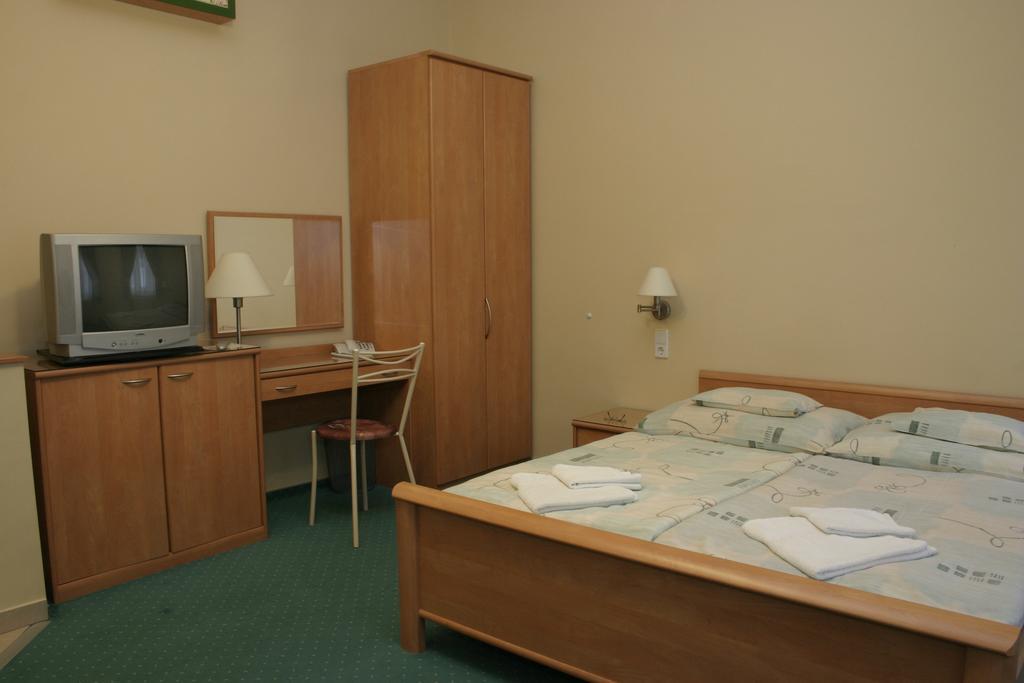 Appartement Kucko Panzio Győr Extérieur photo